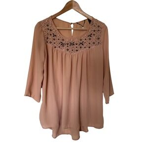 BKE Boutique Blouse Womens Small Peach Good Beaded Lace Yoke 3/4 Sleeve Top